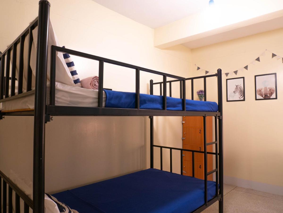 Chan Cha La 99 Hostel Bangkok Exterior photo