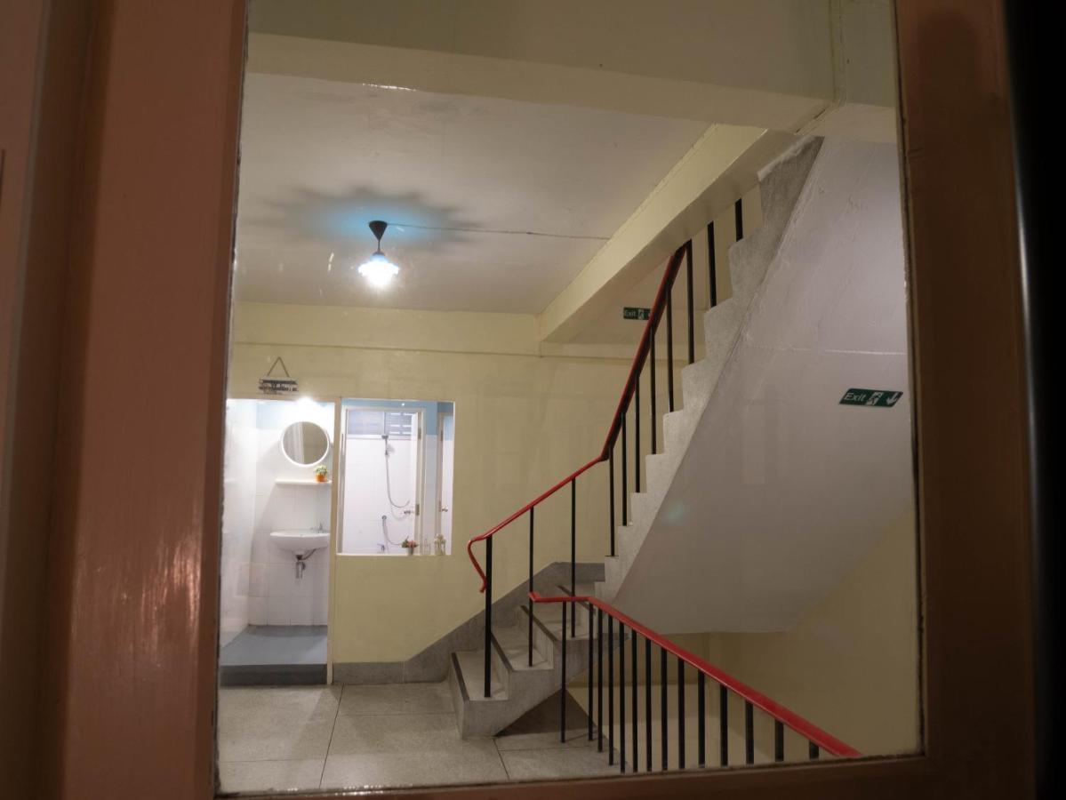 Chan Cha La 99 Hostel Bangkok Exterior photo