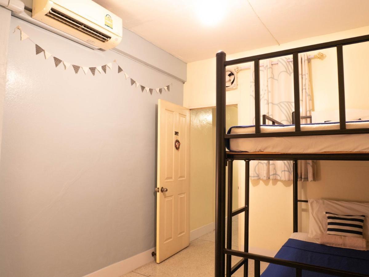 Chan Cha La 99 Hostel Bangkok Exterior photo