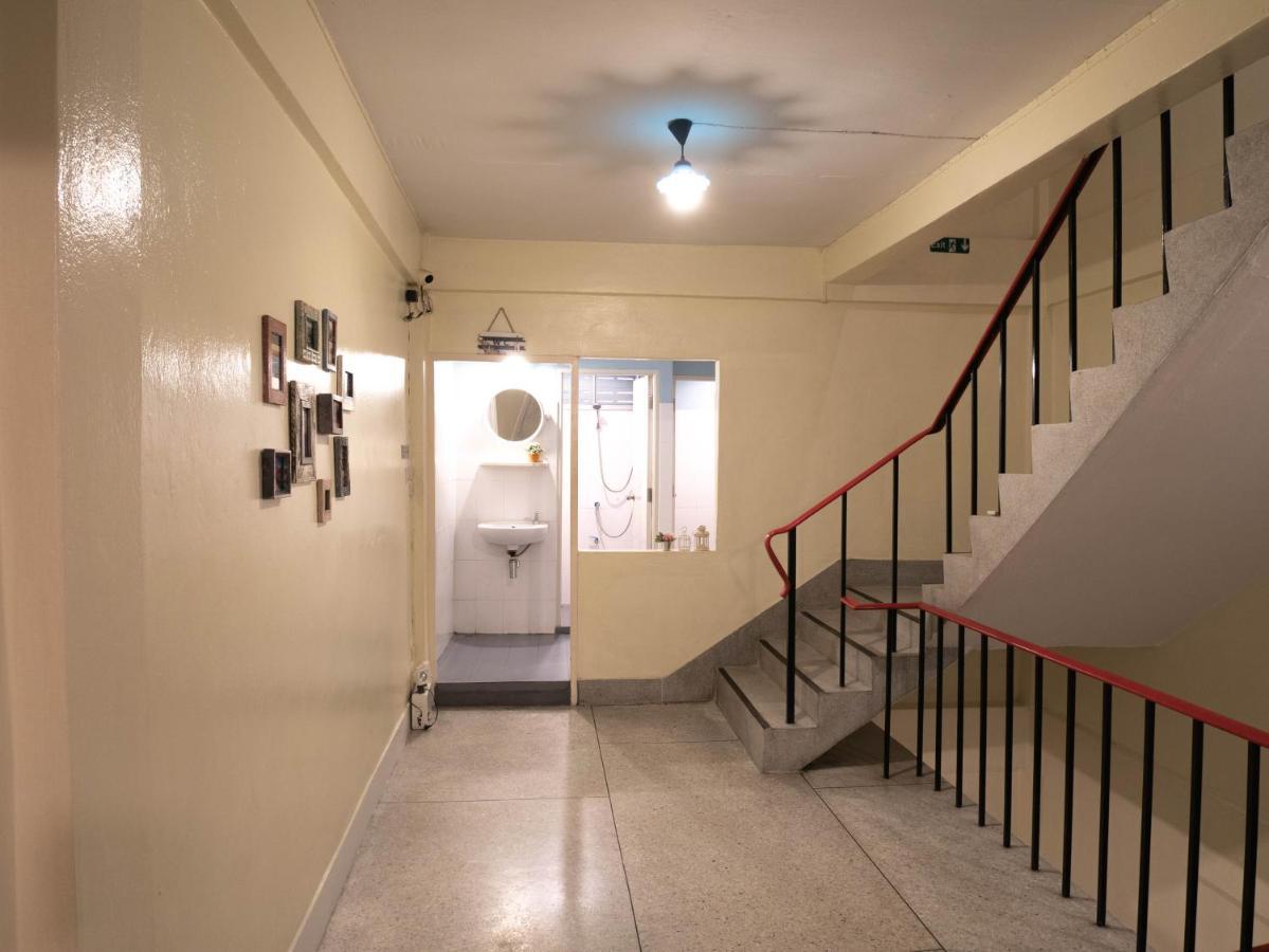 Chan Cha La 99 Hostel Bangkok Exterior photo