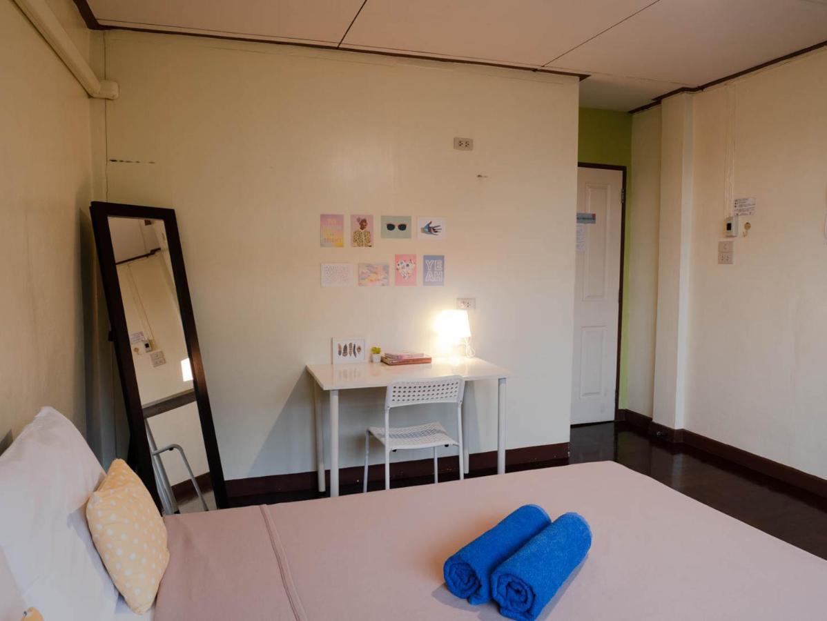 Chan Cha La 99 Hostel Bangkok Exterior photo