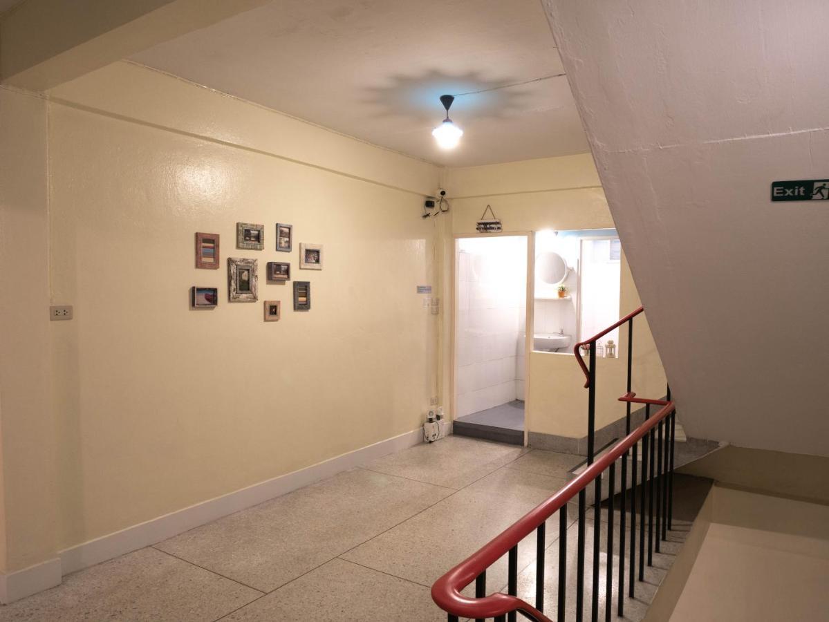 Chan Cha La 99 Hostel Bangkok Exterior photo