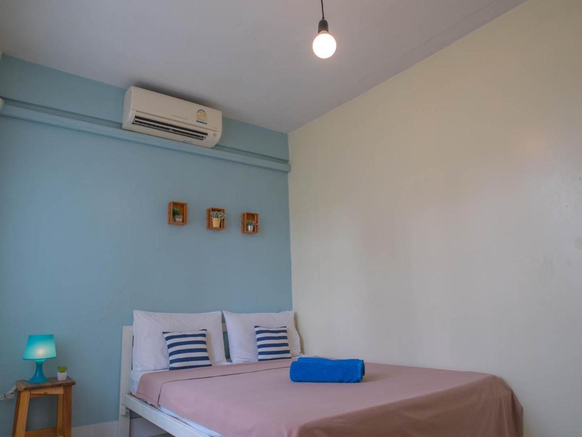 Chan Cha La 99 Hostel Bangkok Exterior photo