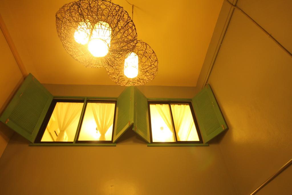Chan Cha La 99 Hostel Bangkok Exterior photo