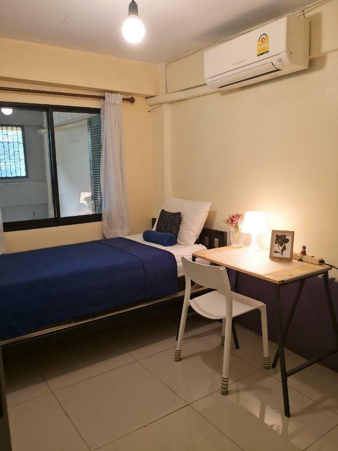 Chan Cha La 99 Hostel Bangkok Exterior photo